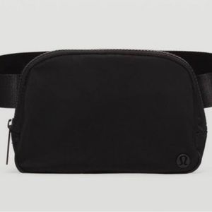 ORIGINAL Lululemon Everywhere Belt Bag in BLACK